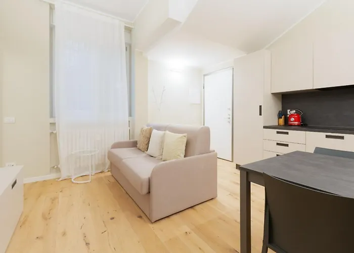 Guesthost - Primaticcio M1 Modern And Bright Daire